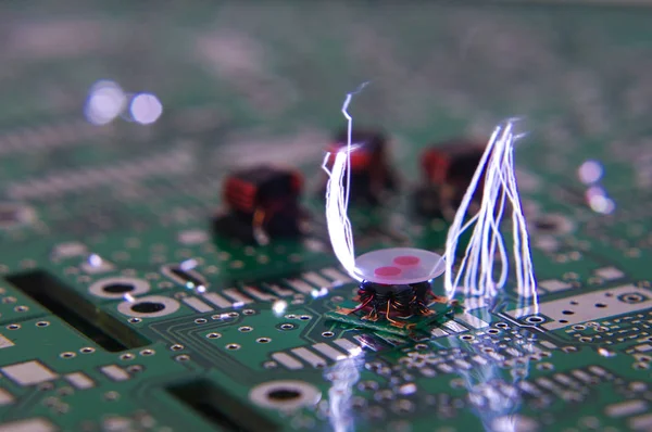 Rf elektronik bileşenler ESD kıvılcım