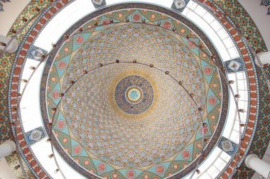 İslam Camii kubbe tavanlı 