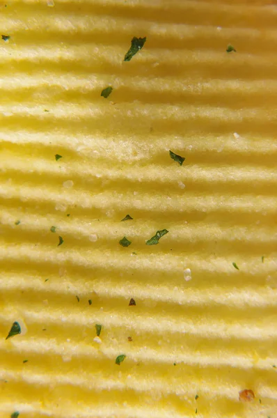 Волнистая структура картофельных чипсов — стоковое фото
