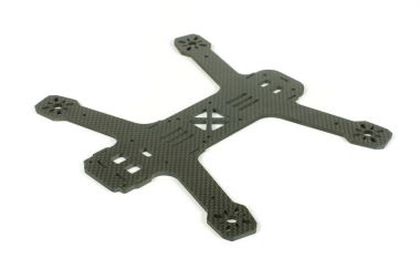 Karbon fiber dron çerçeve beyaz arka plan üzerinde izole yarış