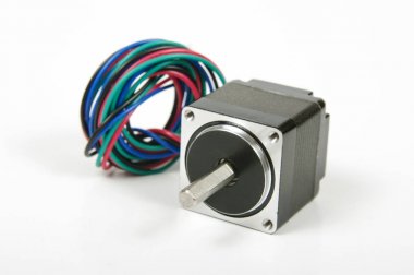 Step motor teller ve izole konektörü ile