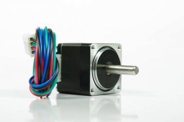 Step motor teller ve izole konektörü ile