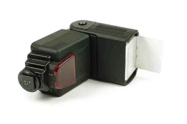 Speedligh para cámaras DSLR aisladas en el fondo blanco — Foto de Stock