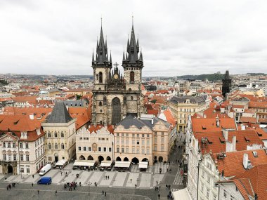 Çek Cumhuriyeti 'nin Prag kentindeki eski kent meydanının havadan görünüşü