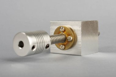 Kurşun vida çubuğu, motor şaftı bağlantısı ve alüminyum bloğundan mekanik doğrusal çalıştırıcı