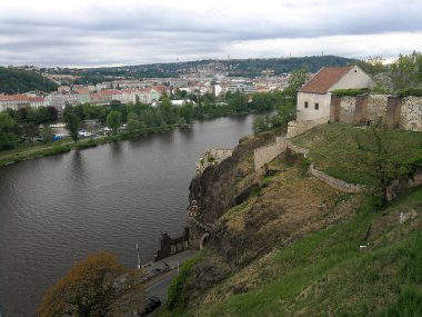 Çek Cumhuriyeti Prag 'daki Vltava nehrinin yukarısından görüntüle