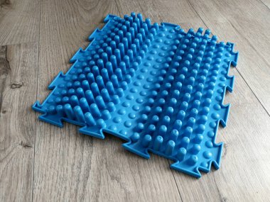 Ayak tedavisi için ortopedik tıbbi masaj halısı.