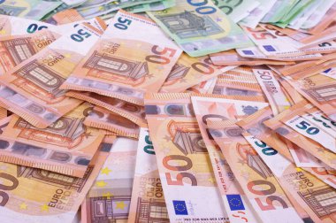 Birçok euro banknotları her yere yayıldı. Zenginlik kavramı