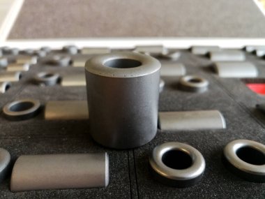Otomotiv endüstrisi uygulamaları için kablo için elektromanyetik uyumluluk ferritleri