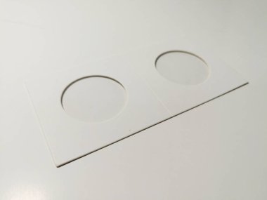 Beyaz arka planda izole edilmiş nümizmatikler için profesyonel para tutucu