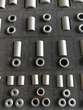 Otomotiv endüstrisi uygulamaları için kablo için elektromanyetik uyumluluk ferritleri