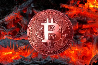 Bitcoin sembolik para Şenlik ateşi külleri önünde