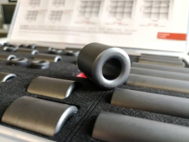 Otomotiv endüstrisi uygulamaları için kablo için elektromanyetik uyumluluk ferritleri