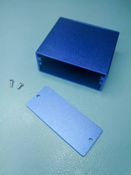 Caja Aluminio Azul Para Proyectos Electrónicos Blindaje Pcb — Foto de Stock