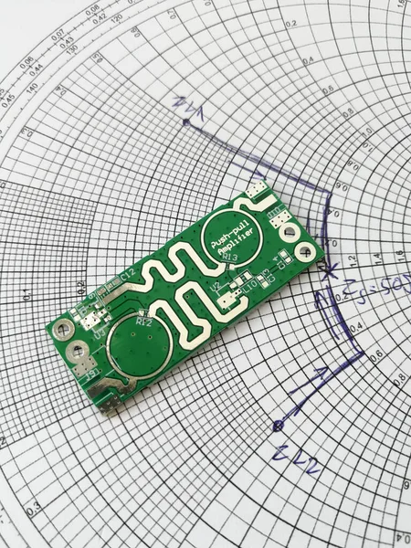 주파수와 극초단파인 Pcb 스미스 — 스톡 사진