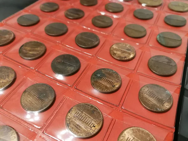 Várias Moedas Álbum Numismático Perto Hobby Numismática — Fotografia de Stock