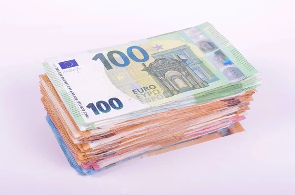 Montón Billetes Euros Aislados Sobre Fondo Blanco Ahorro Concepto Financiero —  Fotos de Stock