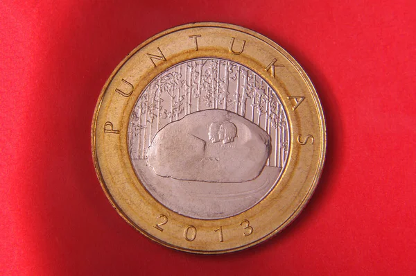 Moneda Lituana Obsoleta Litai Aislado Sobre Fondo Rojo 2013 —  Fotos de Stock