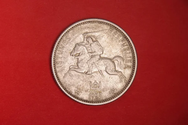 Moneda Lituana Plata Litas 1925 Años Aislada Sobre Fondo Rojo —  Fotos de Stock
