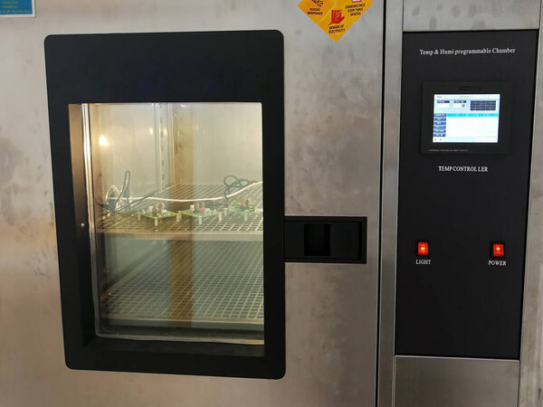 Thermal and humidity chamber for products testing