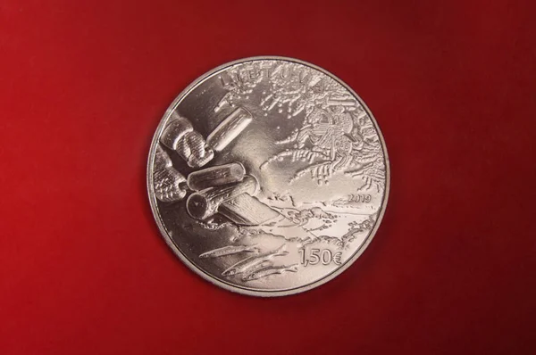 Монета Посвящена Плавильной Рыбалке Путем Привлечения Изолированных Красном Фоне — стоковое фото