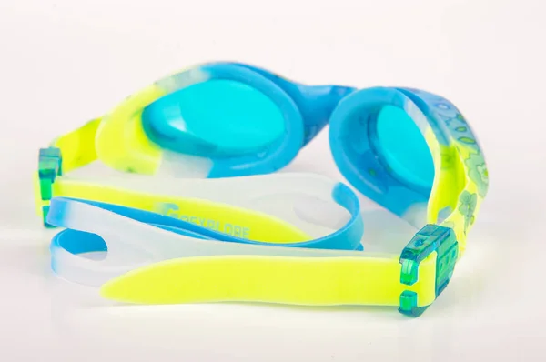 Zwembril Voor Oogbescherming Tijdens Het Zwemmen Geïsoleerd Heldere Achtergrond — Stockfoto