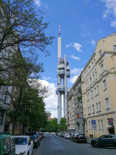 Τηλεοπτικός Πύργος Zizkov Για Τηλεοπτικά Σήματα Που Εκπέμπουν Στην Πράγα — Φωτογραφία Αρχείου