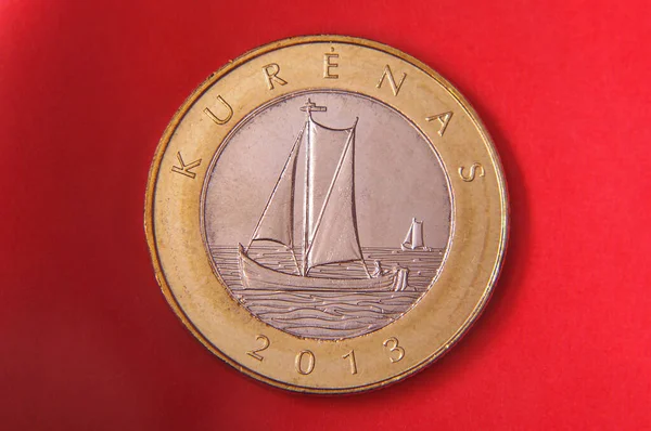 过时的立特金币2立特 红色背景 2013年 — 图库照片