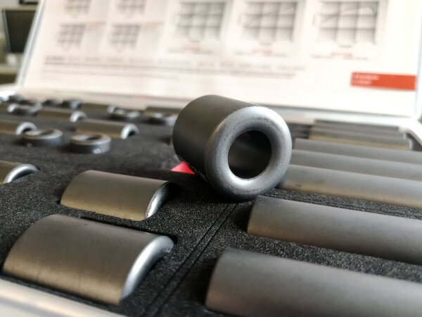 Электромагнитные ферриты совместимости для кабельного оборудования для автомобильной промышленности
