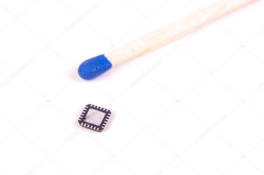 Componente electrónico de la carcasa QFN de bajo perfil en comparación