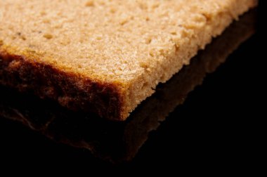 Geleneksel Litvanya çavdar ekmeği (koyu ekmek) dilimi Macro yakın çekim