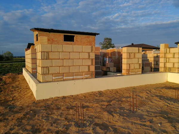 Vista Casa Inacabada Construída Partir Blocos Cerâmica Canteiro Obras — Fotografia de Stock