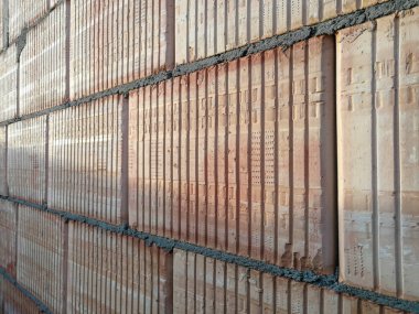 Seramik yapı bloğundan inşa edilen duvarın soyut görüntüsü