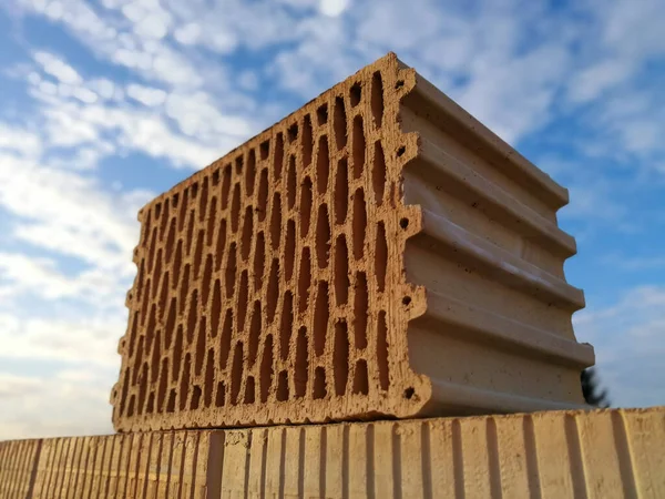 Bloco Construção Cerâmica Para Construção Casas Canteiro Obras Fechar Frente — Fotografia de Stock