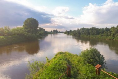 Görünümünü Wislok nehir izdiham San nehre, Glogowiec, Polonya