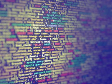 Mavi eşsiz bir arka plan. Doktorayı dizüstü bilgisayar ekranında programlıyorum. Sitenin program kodu Php Html Css. Web sitesi şablonu, seçici odak.