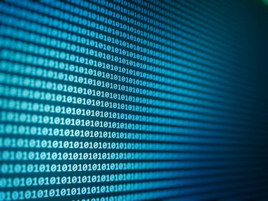 Soyut Mavi Teknoloji Arkaplanı. İkili Bilgisayar Kodu. Programlama / Kodlama / Hacker kavramı. 