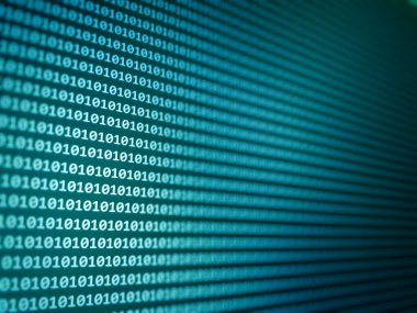 Programcı geliştirici tarafından kodlama uygulaması. Web uygulaması kodlaması. Kaynak kodlu bilgisayarda betik. 