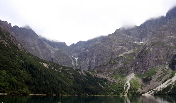 Jezioro Górach Jezioro Morskie Oko Jest Najpopularniejszym Miejscem Tatrach Wysokich — Zdjęcie stockowe