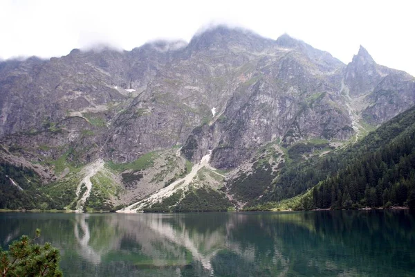 Jezioro Górach Jezioro Morskie Oko Jest Najpopularniejszym Miejscem Tatrach Wysokich — Zdjęcie stockowe