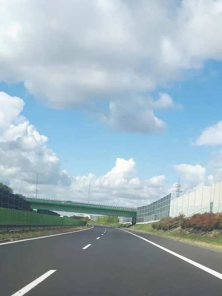 旅行や輸送の概念として空の高速道路 ポーランドのアスファルト道路 全国を旅する — ストック写真