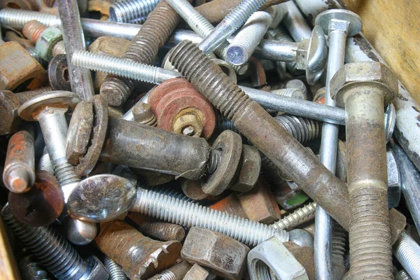 古い金属製のボルトとナット 産業機器の背景 — ストック写真