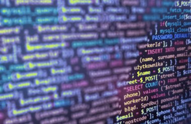 Bilgisayar ekranında mavi uygulama kodu. PHP ve HTML kodlaması. Soyut arkaplan.