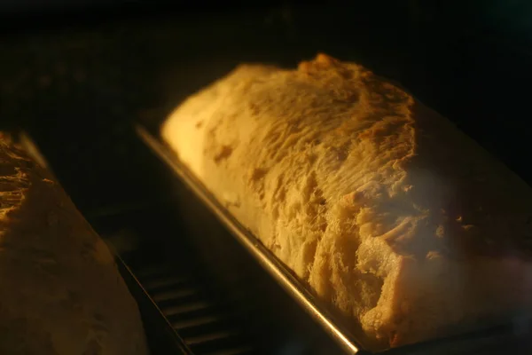 Domácí Chléb Elektrické Troubě Čerstvý Křupavý Chléb — Stock fotografie