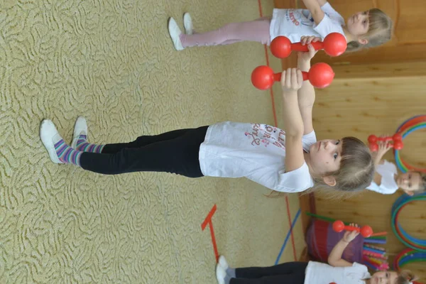 Kinderen Die Kleuterschool Spelen — Stockfoto