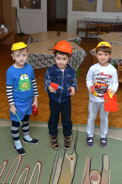 Kinderen Die Kleuterschool Spelen — Stockfoto