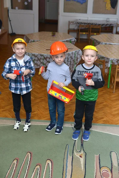 Kinderen Die Kleuterschool Spelen — Stockfoto