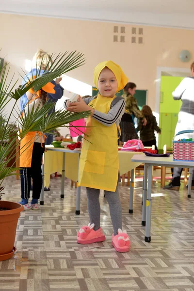 Kinderen Die Kleuterschool Spelen — Stockfoto