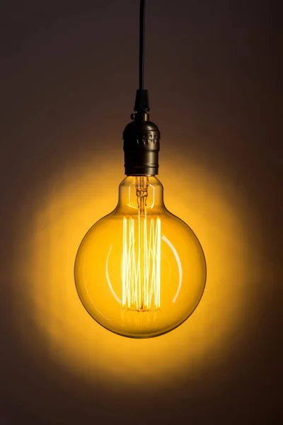 Sisältää Retro Edison Lamppu Kirkkaan Oranssi Tausta — kuvapankkivalokuva
