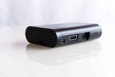 Ahududu Pi tek kart Creadit kart boyutundaki bilgisayar.